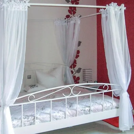 Beautiful In With Kitchen Apartment *